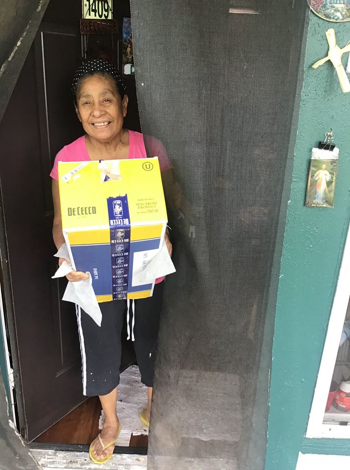 CathCharitiesSA's tweet photo. Senior Services staff are delivering basic needs to isolated seniors who may be disabled or without transportation. If you have a senior neighbor or friend who needs assistance, call Adopt-A-Senior at (210) 222-1294 to get a delivery from one of our volunteers. #CCSAAlwaysServing https://t.co/fCFvjwI7EK