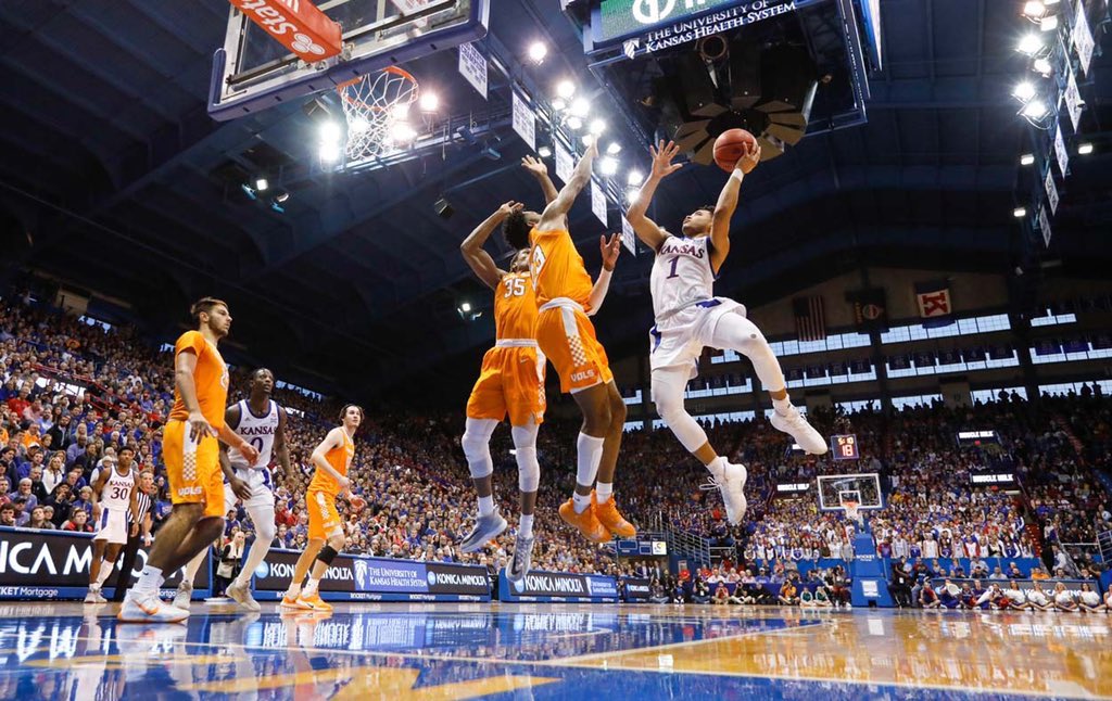 bturner23's tweet image. One of the toughest guards in KU history. Came back for his sophomore year to win the big 12 &amp;amp; to compete for a natty. Helped lead KU to a 28-3 record, 17-1 in the big 12, averaged 18/4/4 and was one of the best players in college hoops on the unanimous #1 team in the country🔴🔵