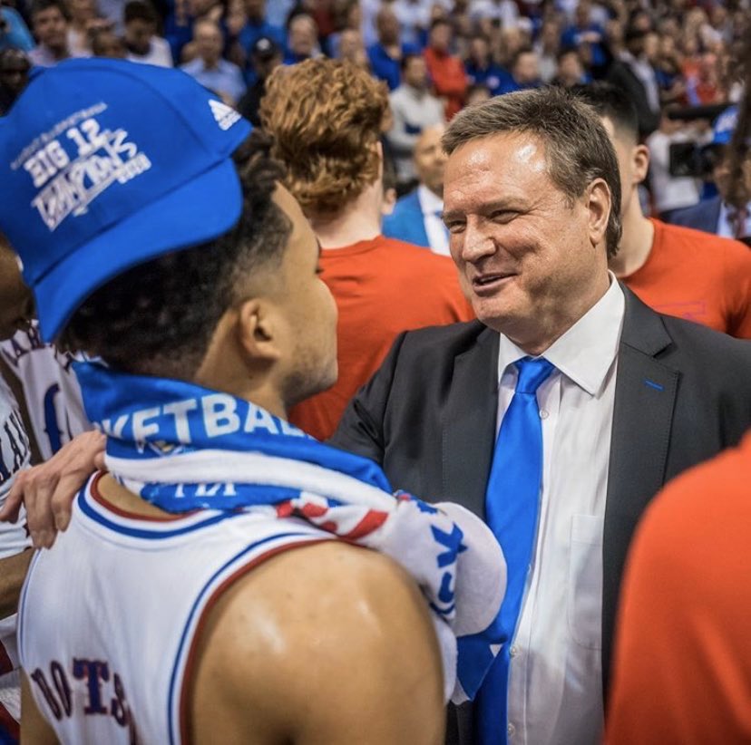 bturner23's tweet image. One of the toughest guards in KU history. Came back for his sophomore year to win the big 12 &amp;amp; to compete for a natty. Helped lead KU to a 28-3 record, 17-1 in the big 12, averaged 18/4/4 and was one of the best players in college hoops on the unanimous #1 team in the country🔴🔵