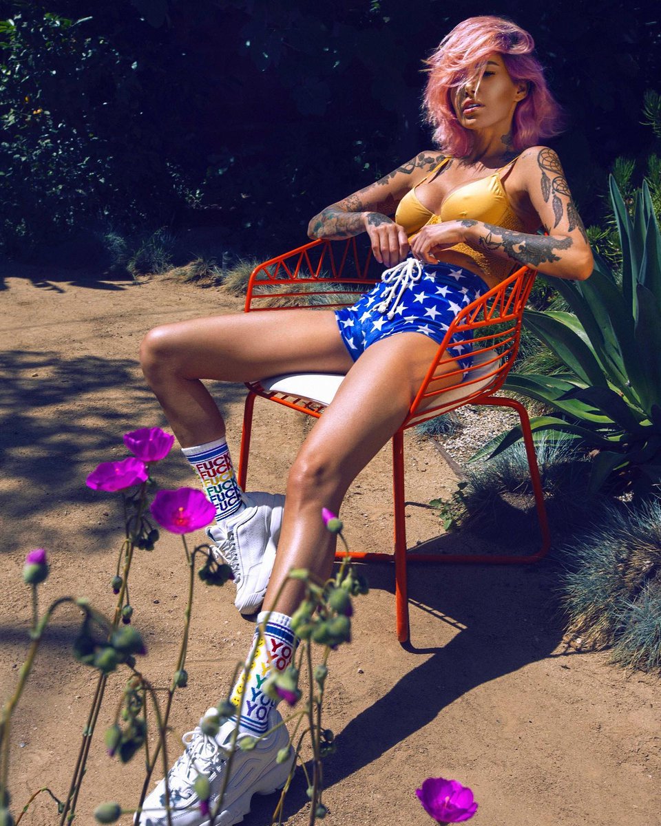 Louis_Tina_'s tweet photo. Need a name for my alter ego.. Suggestions please?!? 📸 @alyssarisley https://t.co/ItZGbLxhZL