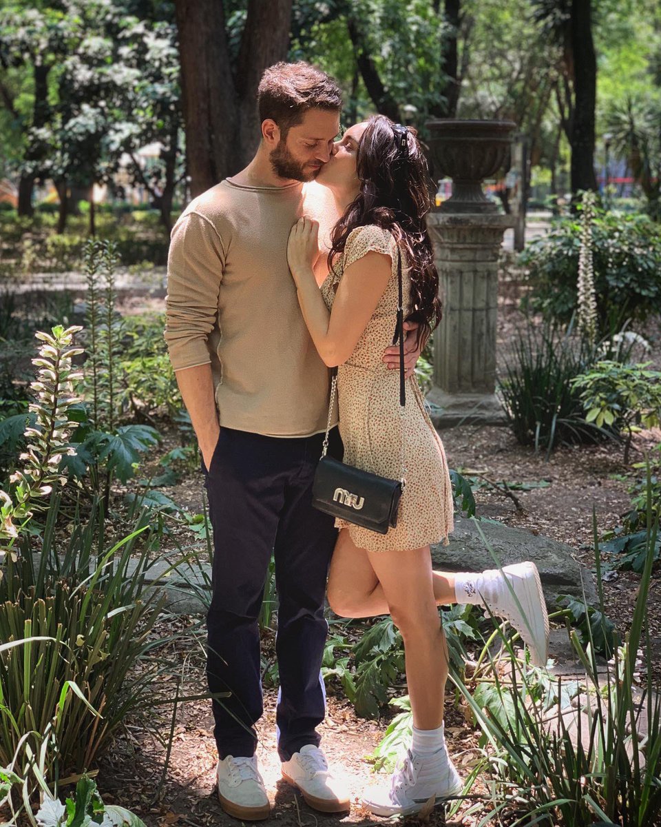 LaMurielHe's tweet photo. My quarantines ❤️✨💫
.
.
.
.
.
#diainternacionaldelbeso 💋 en tiempos de #covi̇d19 😷 https://t.co/6UZUDX8nAV