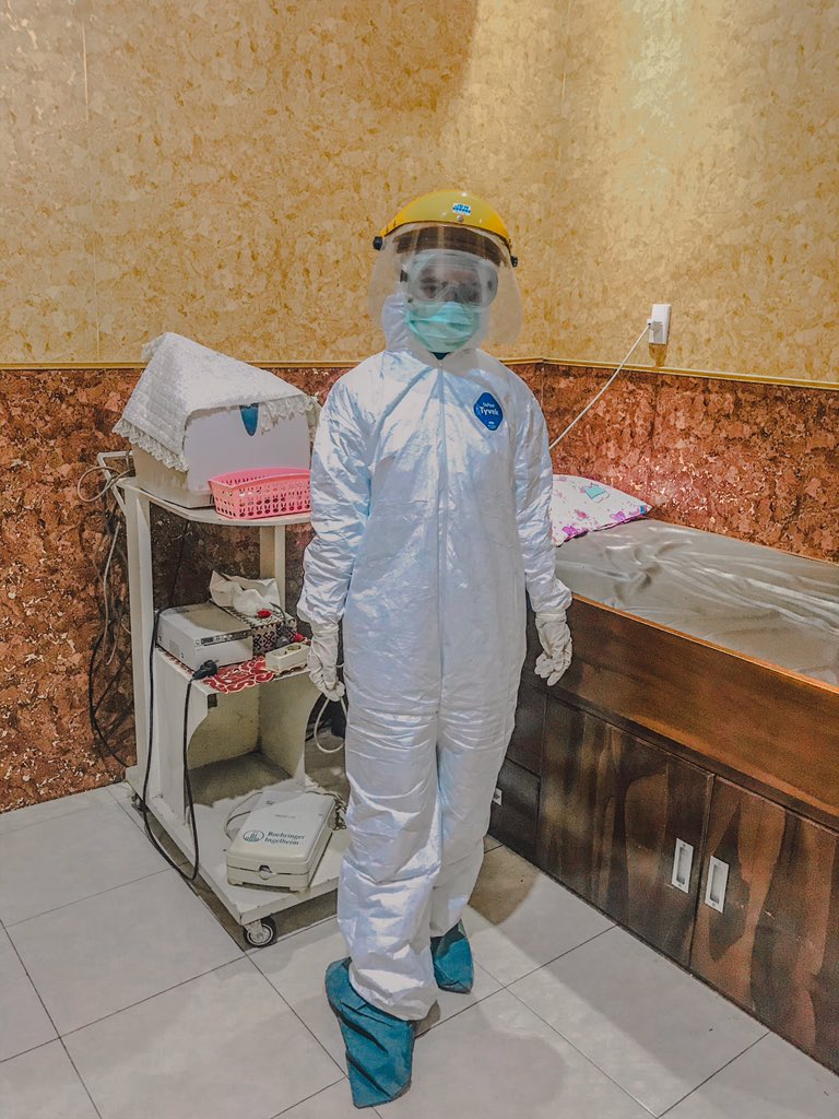Inilah aku dan inilah profesiku
mau tidak mau siap tidak siap saat ini harus jadi garda terdepan💪
kemungkinan paling cepat terpapar virus? ya sudah pasti
inilah resiko yang harus diterima
tapi aku yakin ada hikmah luar biasa dibalik semua pengorbanan ini
keep spirit tim medis🙂
