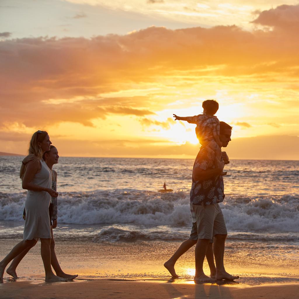 ResidencesHI's tweet photo. Saying goodbye to the weekend like 👋 👋 

#makeourdestinationyours #weekendvibes #waileabeachvillas #sunset https://t.co/rmK4CNxl8T