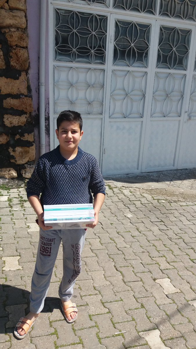 Mardin Valiliği tarafindan verilen kitaplar okul mudurumuz Mahsum ARPAĞ tatafindan öğrencilere dağitildi