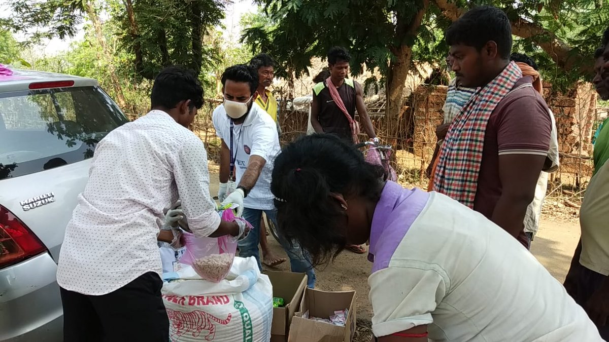 ShubhakantaBar5's tweet photo. Second drive was carried out by CET, Bhubaneswar on 08.04.2020 in rural area near Damani tourist place, Cuttack (which is surrounded by Jungle) and food &amp; soap were distributed to around 140-150 families during the lockdown period. https://t.co/jPpFUcbMKH