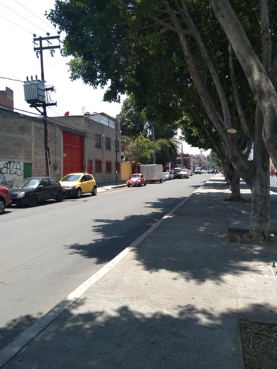 APCIMEX's tweet photo. @locatel_mx dónde puedo reportar un remolque que vinieron a abandonar. No lo mueven y es un foco de delincuencia y basura. Esto en resina entre cafetal y centeno en granjas México Iztacalco https://t.co/inLyBRVsX4