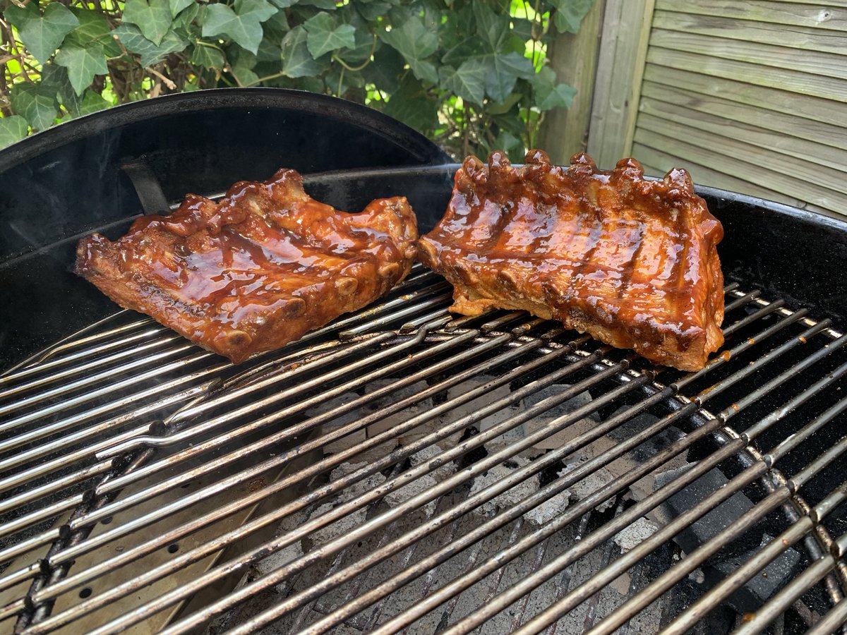 hugoloompie's tweet photo. Pasen = #omnomnom! ๐ Heerlijke #ribs van ๐ฑ๐บ๐ฝ @beefensteak #fallofthebone nou ja, bijna dan... van @rtlniels https://t.co/BQHbRm3MUX #iamfoodies #blijfthuis https://t.co/yWHzOKouVx