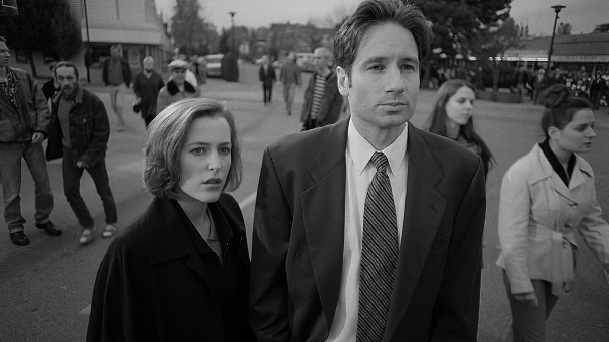 jas_kerry2's tweet photo. Mulder and Scully investigate the strange case of a shy and lonely Cher loving man... #xfiles #postmodernprometheus #mulder #scully #cher #walkinginmemphis @Box_Box_Box_Now https://t.co/uyUYYwjgxK