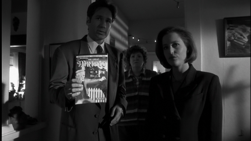 jas_kerry2's tweet photo. Mulder and Scully investigate the strange case of a shy and lonely Cher loving man... #xfiles #postmodernprometheus #mulder #scully #cher #walkinginmemphis @Box_Box_Box_Now https://t.co/uyUYYwjgxK