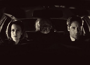 jas_kerry2's tweet photo. Mulder and Scully investigate the strange case of a shy and lonely Cher loving man... #xfiles #postmodernprometheus #mulder #scully #cher #walkinginmemphis @Box_Box_Box_Now https://t.co/uyUYYwjgxK