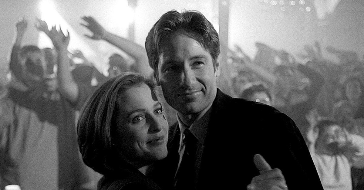 jas_kerry2's tweet photo. Mulder and Scully investigate the strange case of a shy and lonely Cher loving man... #xfiles #postmodernprometheus #mulder #scully #cher #walkinginmemphis @Box_Box_Box_Now https://t.co/uyUYYwjgxK