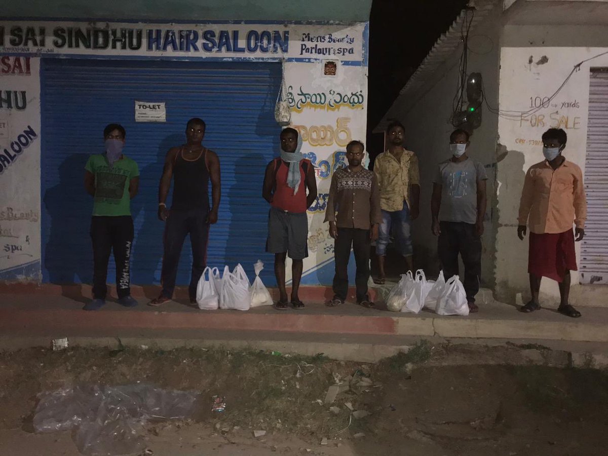 SureshKumarAkk1's tweet photo. #19th #Day #LetsDoThisFoundation #Team
Served #650 Food packets to #immigrants and provided #EssentialKits to #25 People
@nagaram_mcpl #Cherlapally #GandhiNagar
@HiHyderabad @swachhhyd @CitizensForHyd @KTRTRS @BJP4India @BJYM @PMOIndia @TelanganaCMO @Collector_MDL @ManMundra https://t.co/sxcVUEnKkc