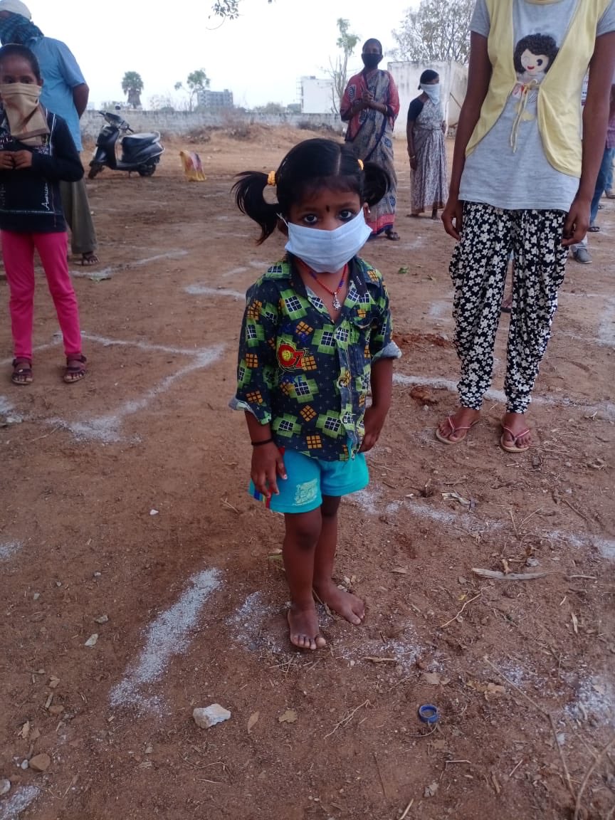 SureshKumarAkk1's tweet photo. #19th #Day #LetsDoThisFoundation #Team
Served #650 Food packets to #immigrants and provided #EssentialKits to #25 People
@nagaram_mcpl #Cherlapally #GandhiNagar
@HiHyderabad @swachhhyd @CitizensForHyd @KTRTRS @BJP4India @BJYM @PMOIndia @TelanganaCMO @Collector_MDL @ManMundra https://t.co/sxcVUEnKkc