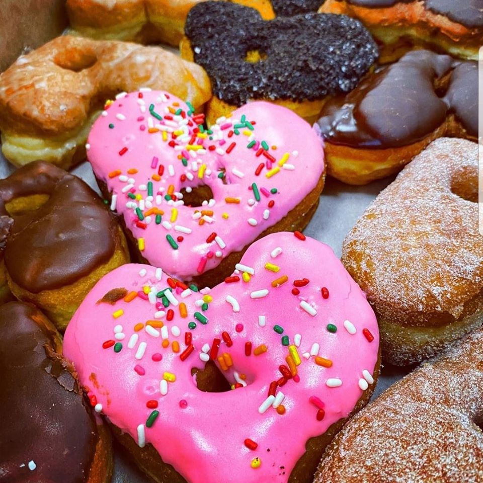 sandysdonuts's tweet photo. Let someone know they are not in this alone. Jump on our new mobile app or give us a call at 701 281-0430. For every box of these Heart Donuts, we sell we will take $5 to buy gift cards from local restaurants, which will then be donated to healthcare workers. #worldofhearts https://t.co/6REowGAXjL