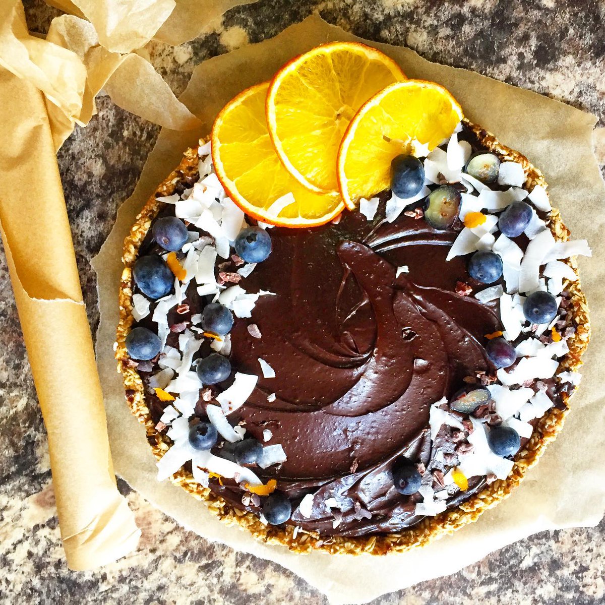 raw chocolate orange torte - naturally gluten and refined sugar-free - made with avocado flesh! @bespokecakes made to order London-wide 
@vgnldn @LondonVeganSoc
