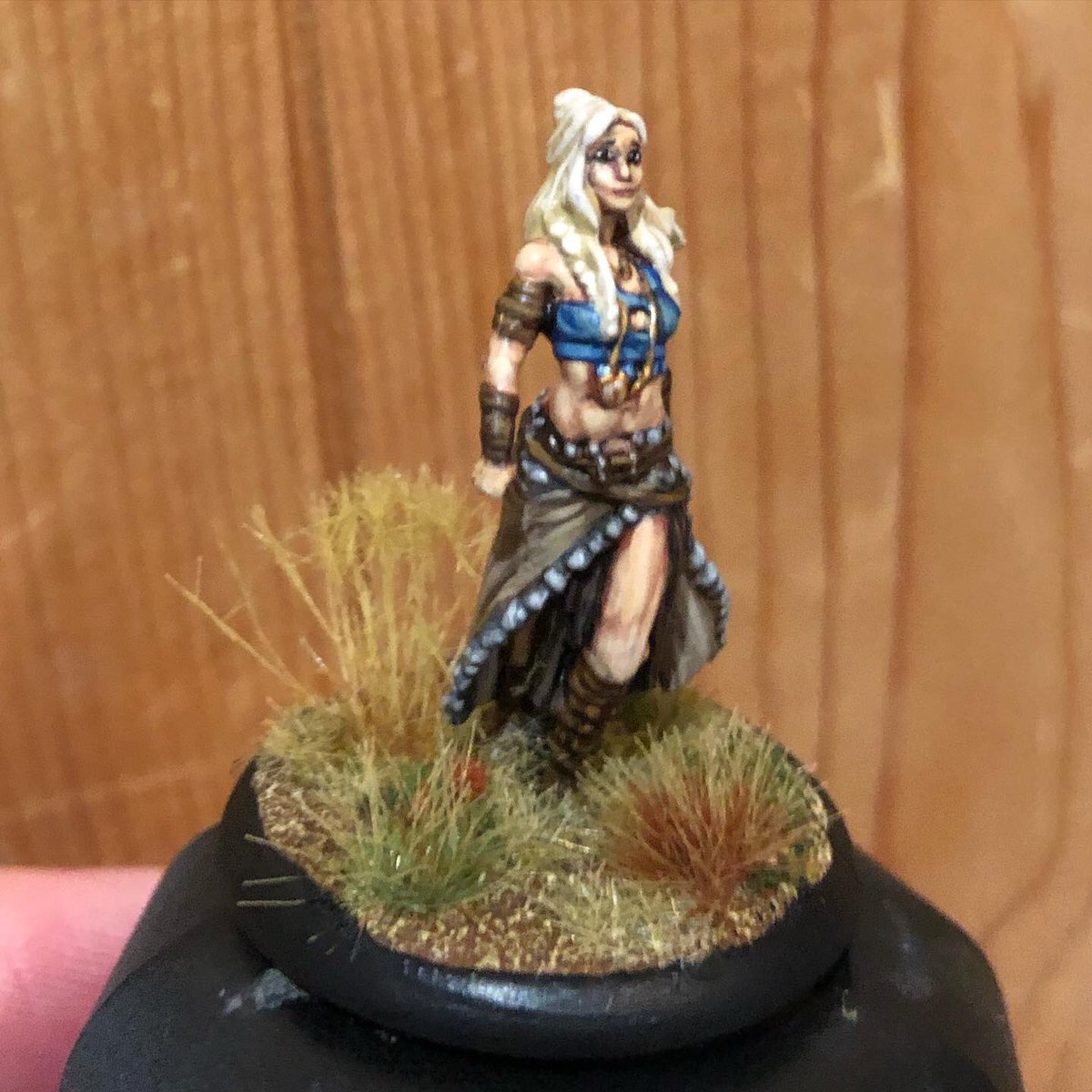 the_black_sun's tweet photo. Daenerys Targaryen for @CMONGames A Song of Ice &amp; Fire Miniatures Game (excuse basic pics). The model is tiny w/ soft detail like GW LotR minis. Quick job but happy w/ the result. These are based on books not HBO, tried to make her look like Emilia Clarke though! #miniaturemonday https://t.co/oRV0jhkccV