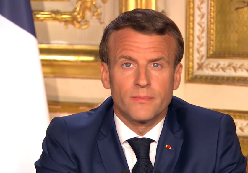 le_Parisien's tweet photo. Les écoles rouvriront à partir du 11 mai, l’enseignement supérieur «pas avant l’été», a annoncé Emmanuel Macron ce lundi #EmmanuelMacron #Coronavirus > https://t.co/iUTdLHj4rC https://t.co/f8rmjTuR9z