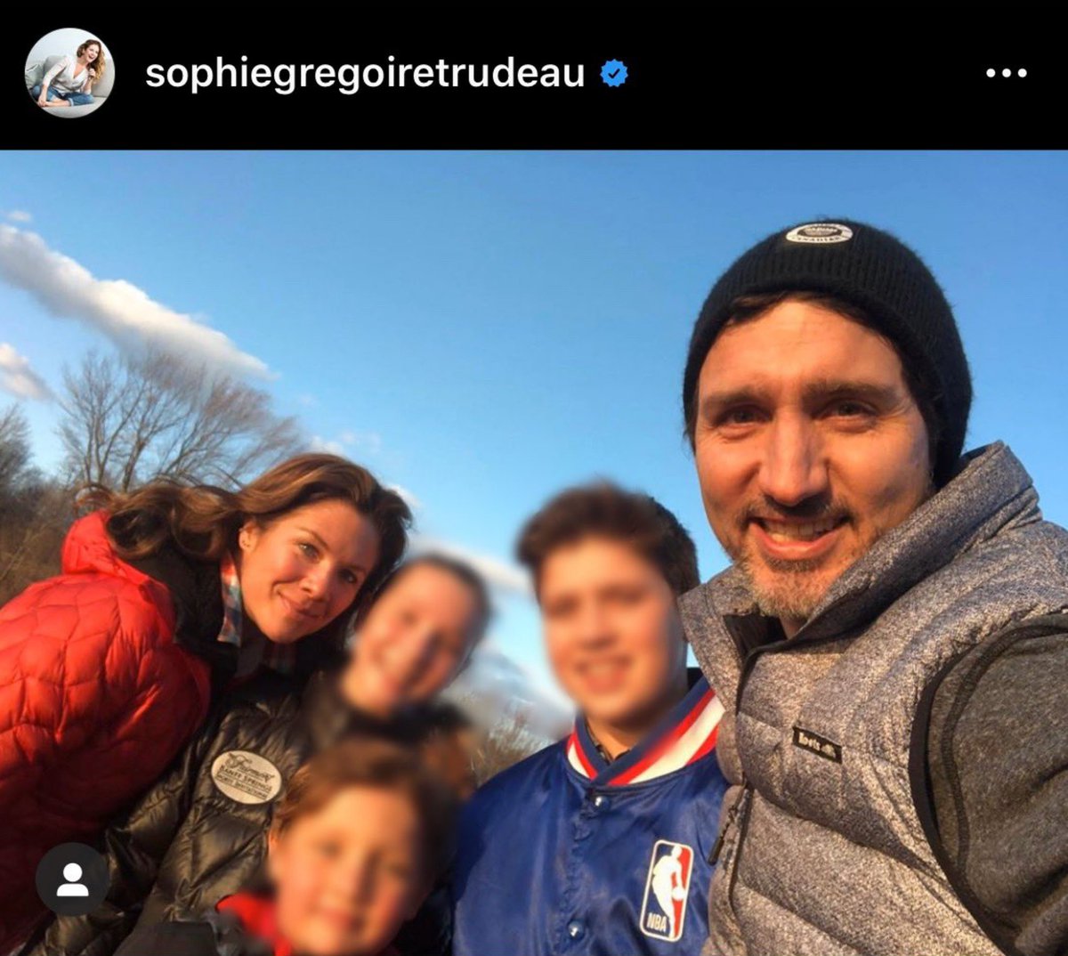 I was hoping it wasn't true, but  #Canada's Prime Minister Justin Trudeau seems to have spent Easter at the family's "cottage" in Harrington Lake, which is in another province,  #Québec. We've all been solemnly told to stay home, not travel to other regions...