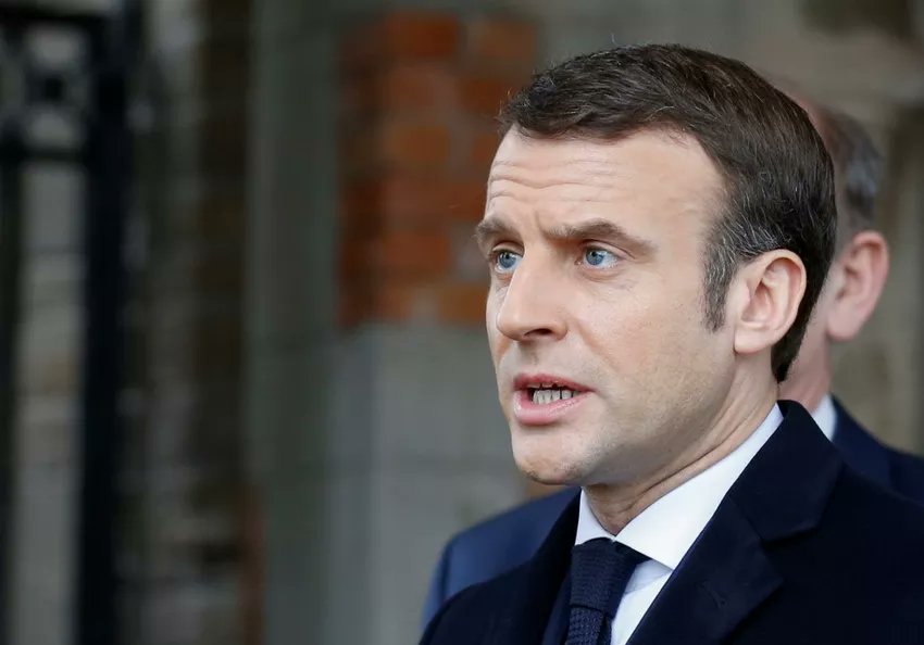 Emmanuel Macron n'évoque pas les pénuries de médicaments vitaux et se dit confiant dans l'adaptation des entreprises. 
Or l'industrie pharmaceutique a refusé publiquement d'adapter la production aux pénuries car cela lui coûterait trop cher. 
Que signifie cette légéreté ?