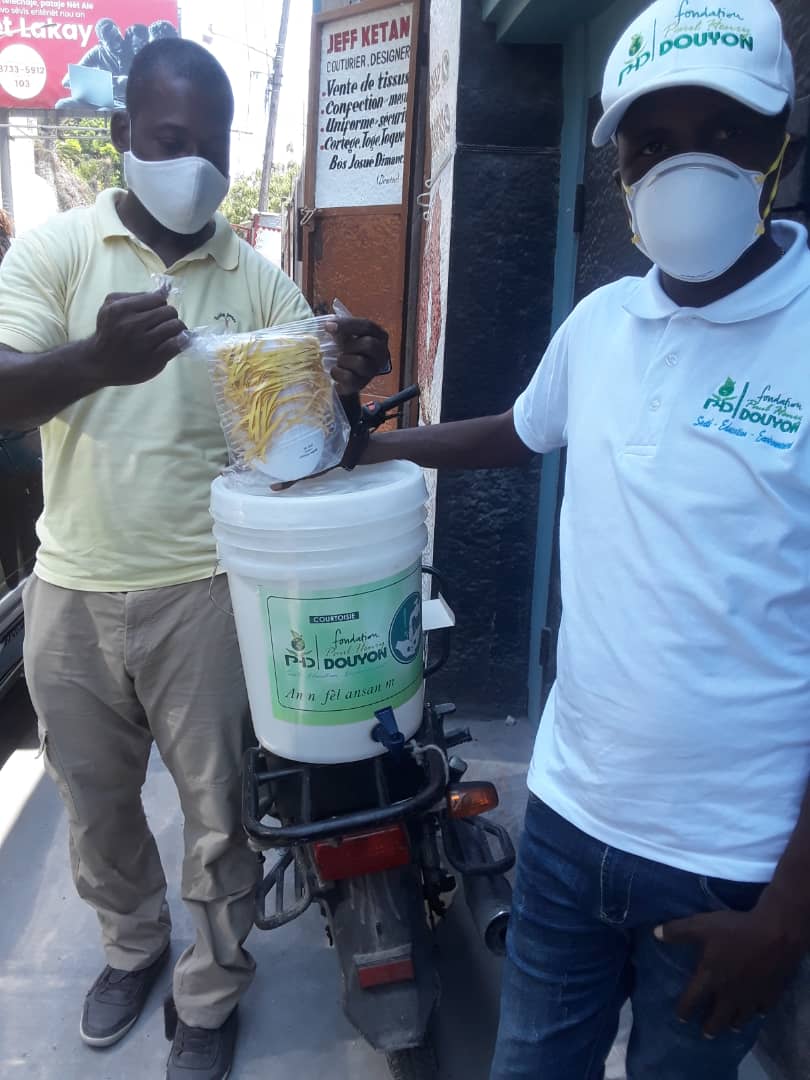 HenryDouyon's tweet photo. Fondasyon Paul Henry Douyon ankouraje nou lave men nou, swiv tout konsiy MSPP yo. An nou fè solidarite, pou nou kwape kowonaviris (Covid-19) #lavemenou https://t.co/piVfKzVkXx