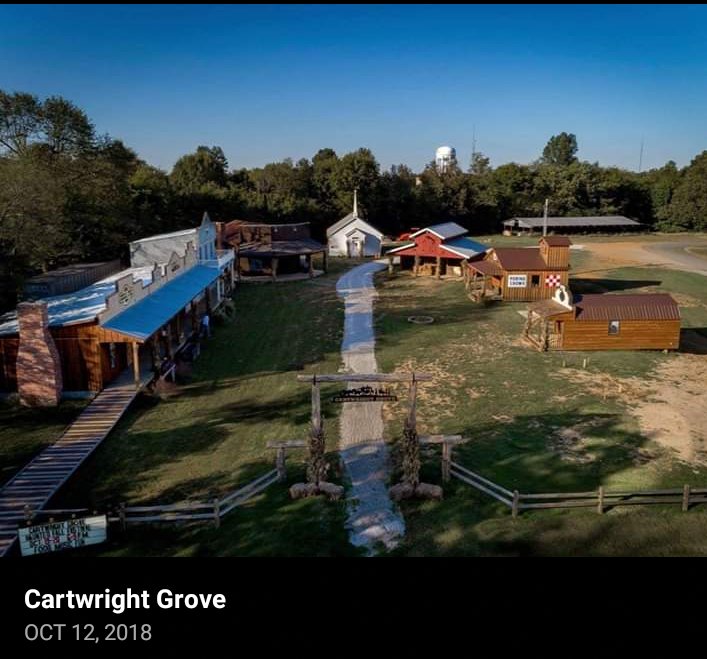 MatthewDowdy15's tweet photo. @TeamCooperTire @Flintrass 
This is my town, Mayfield Ky. We are small but proud, we are a football town and county, one of the biggest nights being The Battle of the Birds where our county school the Eagles take on our city school the Cardinals in a football battle. https://t.co/Ks2rUF4tTR