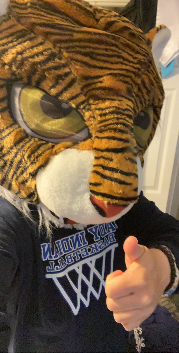 kendrah85's tweet photo. Sporting both @TrumanSJSD  and @CHS_Indians  with my school colors today! #VirtualSpiritWeek #SJSDSpiritWeek #missyoumonday #SJSDproud https://t.co/kge5JN5HvD