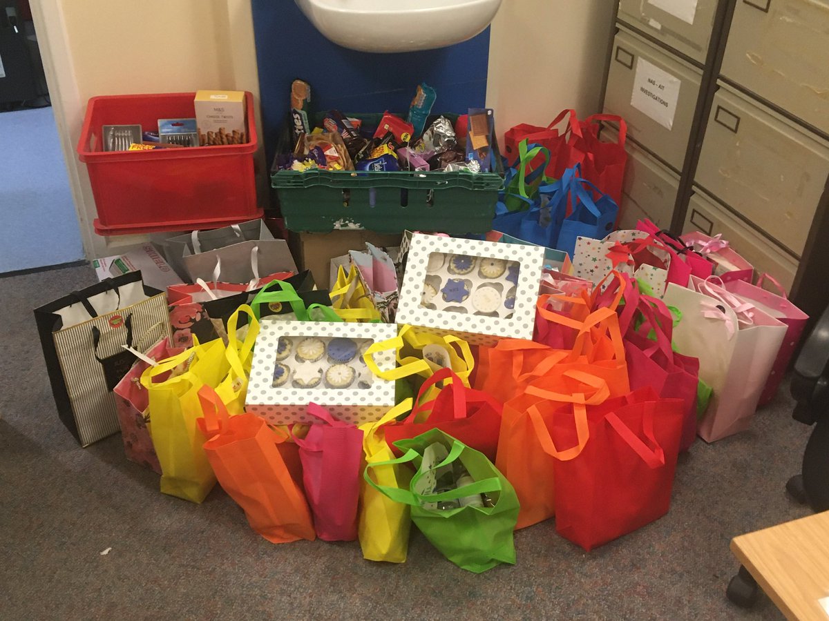 🌈Thank you for our amazing treats <a href="/sambelina1985/">Sam Evanson</a> and all your neighbours from Mallory Park. They have been such a huge pick me up for nurses, doctors, domestic staff and clerical staff. <a href="/AdamBro92233514/">Adam Brown</a> <a href="/karen_stephens5/">Karen Heywood (Stephens)</a> @wuth <a href="/WUTHstaff/">WUTH Staff</a> 🌈