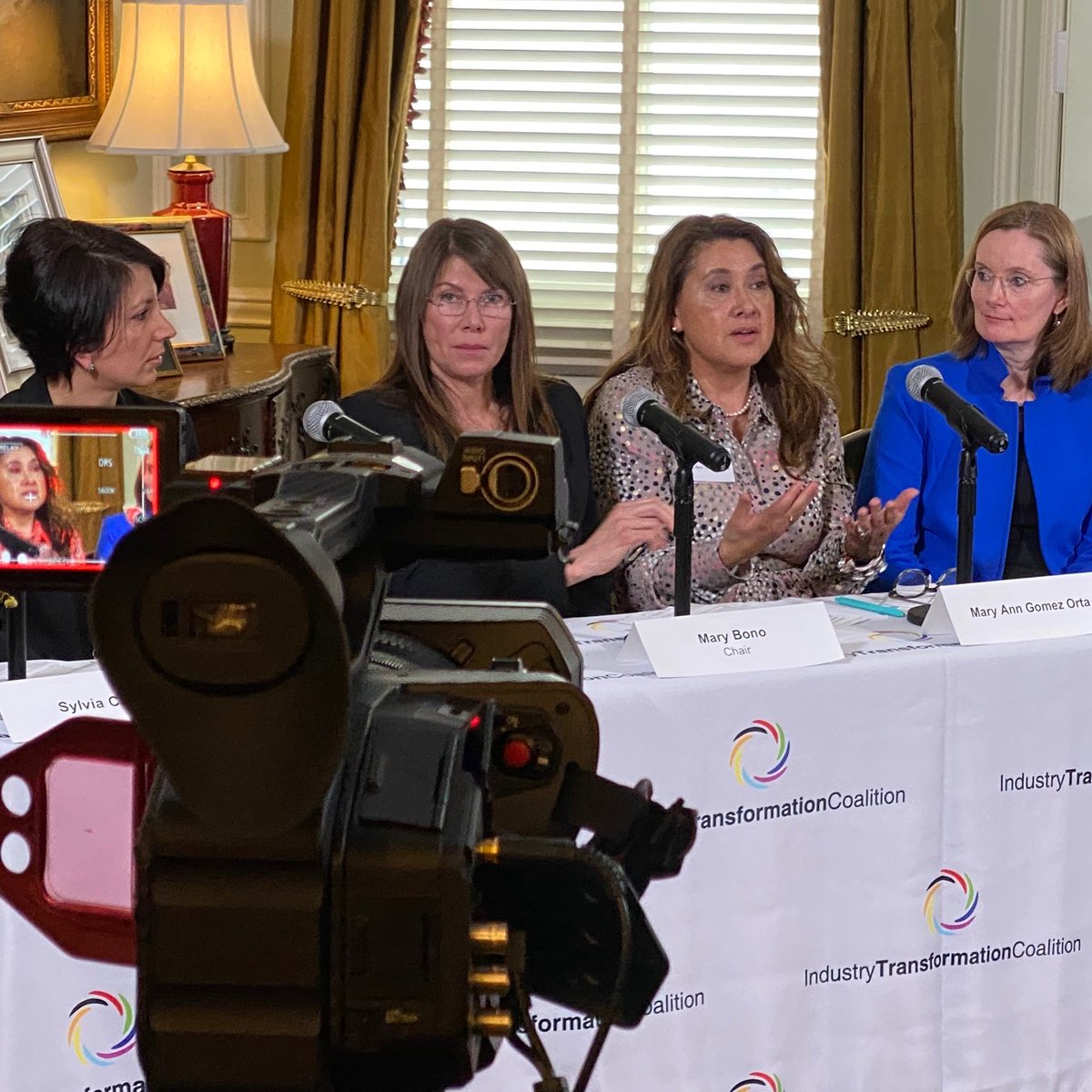 Indus_Transform's tweet image. Women's Roundtable Video, Part II: Focus and advocate for a cause you believe; Champion yourself and your work; Demonstrate confidence. Thank you to all our panelists! Watch here: bit.ly/2xl0kE2 @MaryBonoUSA #InternationalWomensDay #leadership