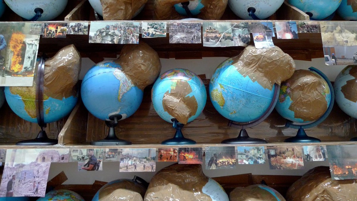 UmanuelDcontes's tweet photo. @LaiaSz Thomas Hirschhorn, Outgrowth, 2005 Poumpidou https://t.co/cG0wPzImuU