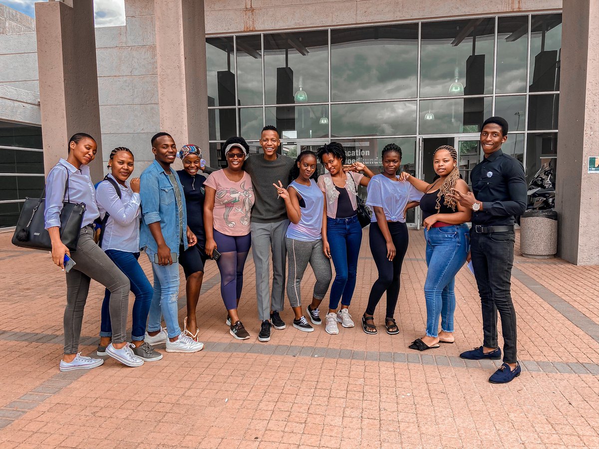 Mphethedi_Ezra's tweet photo. Hello i am Ezra a student teacher and  a trained university tutor. I am willing to teach and tutor Life science, English,Sepedi,Geography and Life Orientation online. So, if there is a need for my Service, my dms are open. Here is a photo of my students #CelebritiesAreNotTeachers https://t.co/rmUnEmIqoG