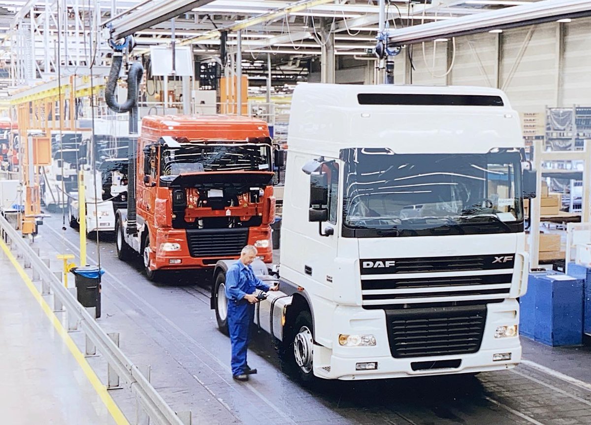 Comm_Motor's tweet image. From Instagram: Here’s a photo of the DAF factory from the Commercial Motor archives. But what year was it taken? #daf #daftrucks #dafxf #fromthearchives #commercialmotor dlvr.it/RTjH0J 👈 Follow our 'gram
