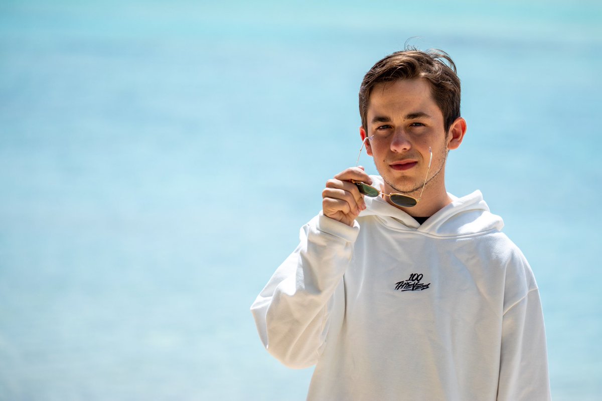 JhbTeam's tweet image. I am happy to announce that I have joined @100Thieves as a Social Media Intern. #100T