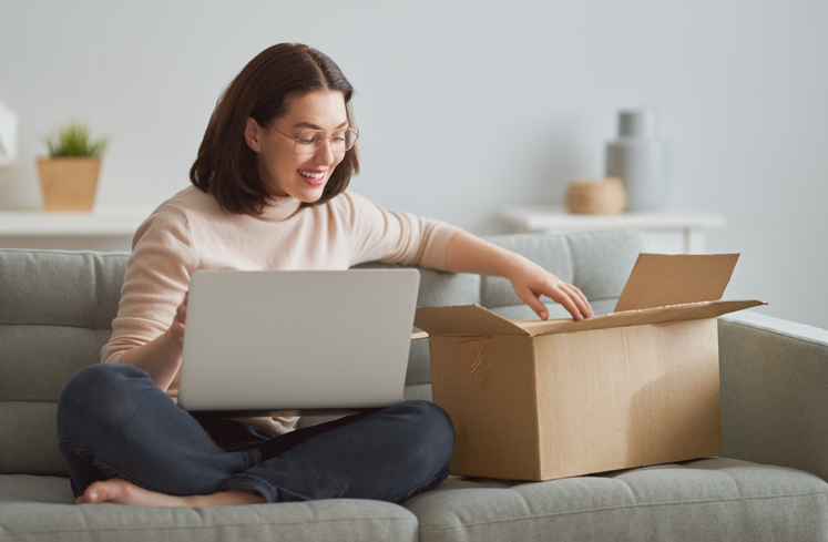 Vagaro's tweet photo. Businesses can now offer true flat rate shipping to boost online sales! Clients can add as many items as they like to their cart, and the cost of shipping will remain the same. Set it up: https://t.co/uNx9qBRgvf https://t.co/4Z00rR48l5