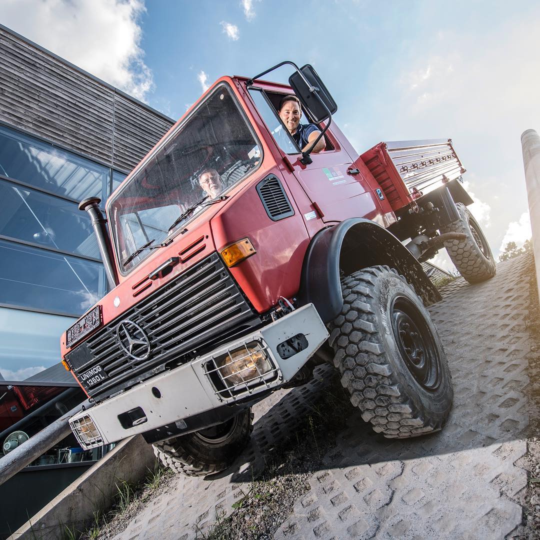 Unimog 1350L in action in front of the Unimog-Museum.

 #mercedesbenz #unimog #unimogmuseum #gaggenau #offroad #history  #u1350 #4x4 #cars #instacars #love #offroad #museum #picoftheday 
📷Unimog-Museum