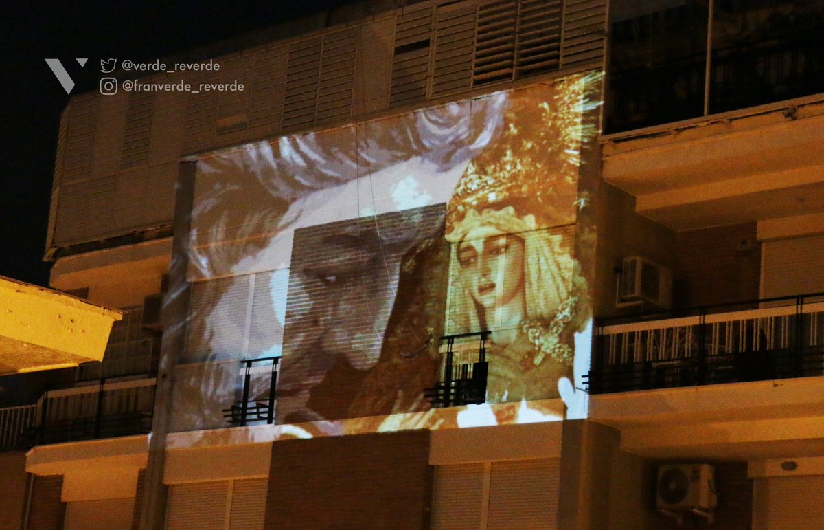 covideomapping's tweet photo. Este año la @HdadSanGonzalo salió a la calle... dedicado este videomapping realizado por @verde_reverde a sus hermanos, titulares y a @NewPato. #videomapping #covideomapping #videomappingsevilla #yomequedoencasa @elllamadorcsr @semanasantasev https://t.co/yp6CM8KjCV