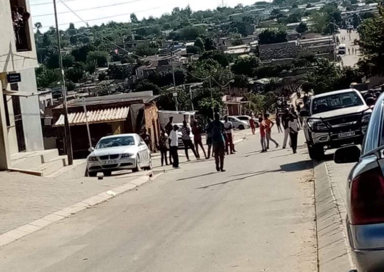 Abramjee's tweet photo. This is Diepsloot: Lockdown, what lockdown? @SAPoliceService @GP_CommSafety @David_Makhura @Lesufi @GovernmentZA https://t.co/MXQjct3eLz