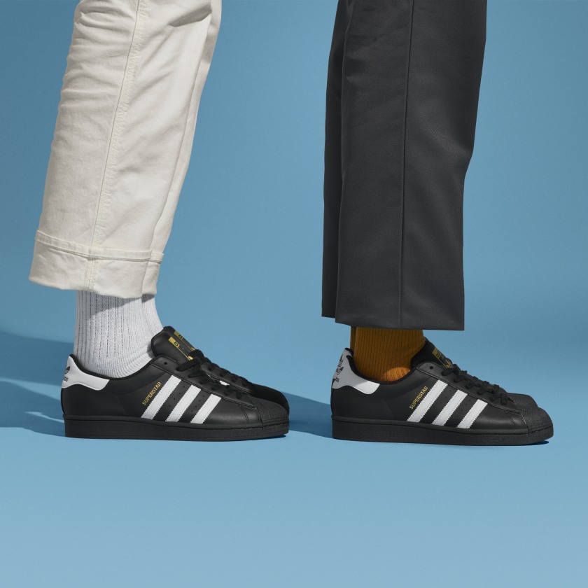 Yo ça fait un moment, je pose ça là, elles ont l'air sympaMarque : AdidasModèle : Superstar(CORE BLACK / CLOUD WHITE / CORE BLACK)