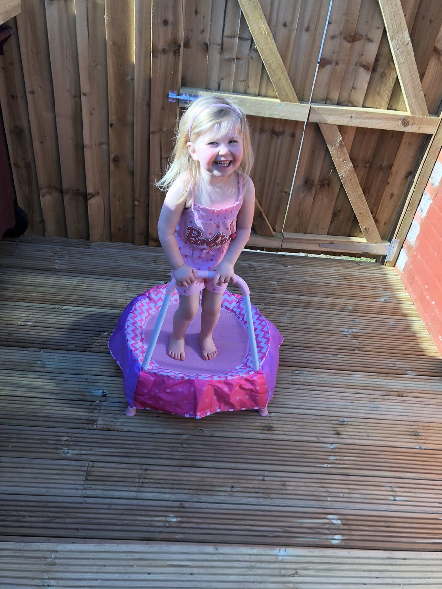 vicminijim03's tweet photo. Easter was a treat 💛💛 @ajonesy86_andy https://t.co/QXzV4Mwtcw