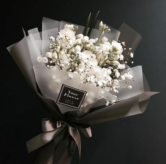 DEV1ATION's tweet image. ㅤㅤㅤㅤ〔 Package to @breakitsong 〕

Notes: I miss you, so I send you a bouquet of flower! Oh and a picture of me, so you can have it on your pocket, ehehe.