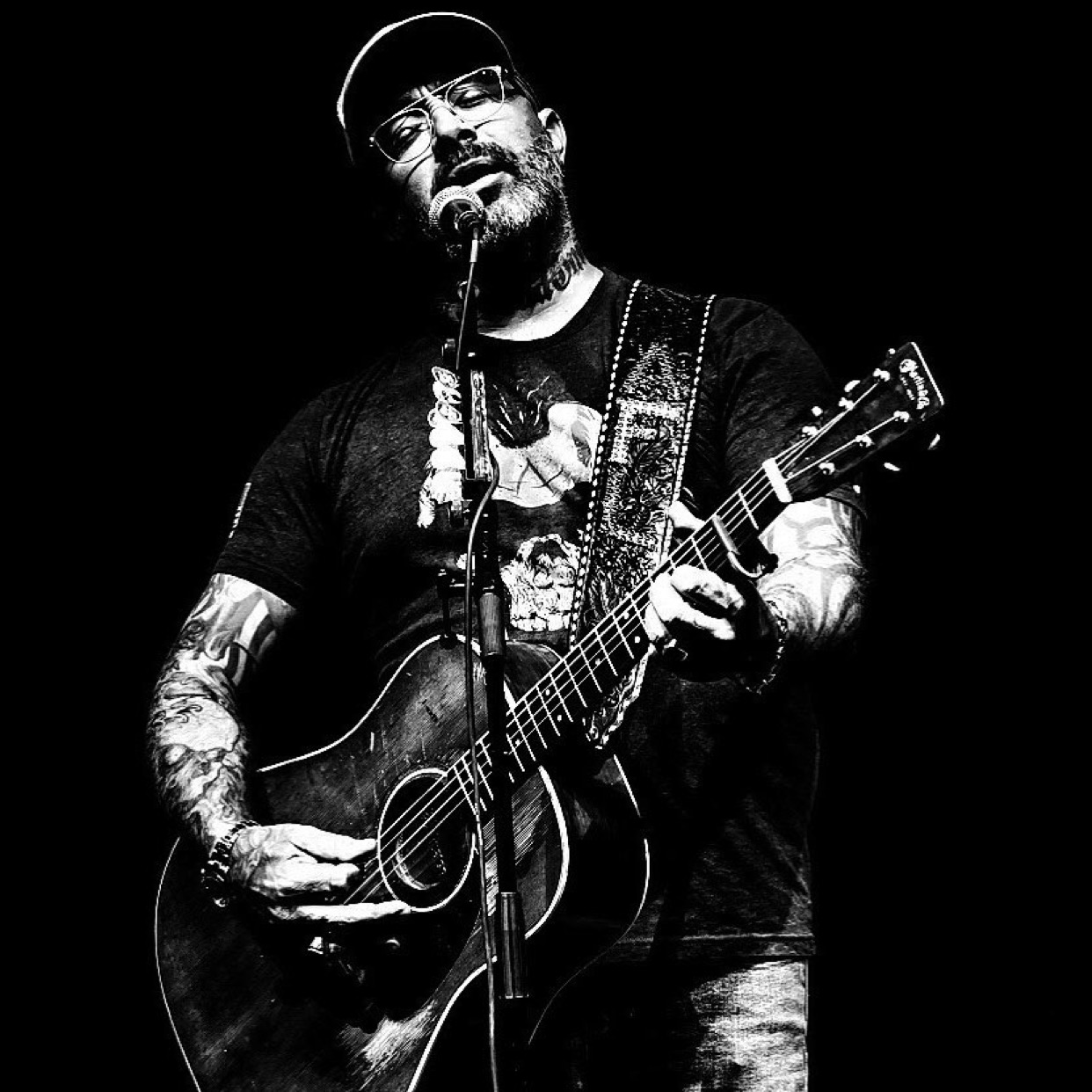 Happy Birthday to Aaron Lewis of Staind!!! 