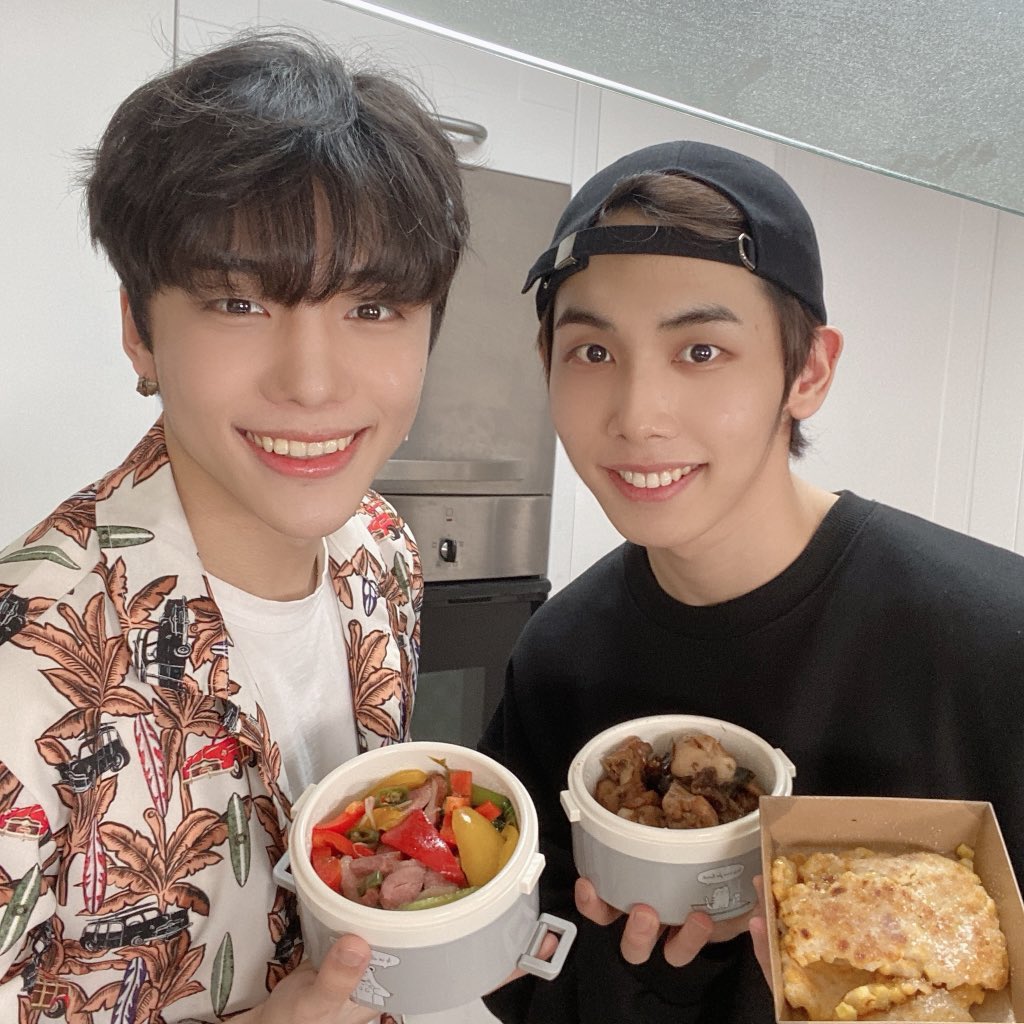 spectrum_brazil's tweet photo. [#Tradução] Os meninos postaram a seguinte enquete. Eles fizeram dois times, o Rumpa: Hwarang e Villain e o Rumma: Donggyu e Jaehan.

A comida escolhida foi do time #Rumma, preparada pelo Donggyu e pelo Jaehan! https://t.co/jwVOn3Wb6R