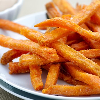 FDAInspects's tweet photo. Are you trying to lose weight? Cutting down on certain fried foods can help reduce acrylamide in your diet. This #FDAConsumerUpdate has important info re: acrylamide & how it affects your diet: https://t.co/Vg1ZOcjBc8 https://t.co/HeJVlfSe0W