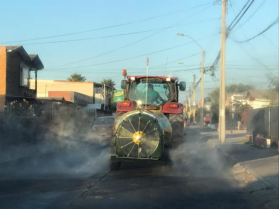 municoquimbo's tweet photo. Continúa sanitización de espacios públicos en la comuna de Coquimbo. Revisa la nota aquí 👉 https://t.co/4YFh9Tqh54 https://t.co/WZanNIf9vh