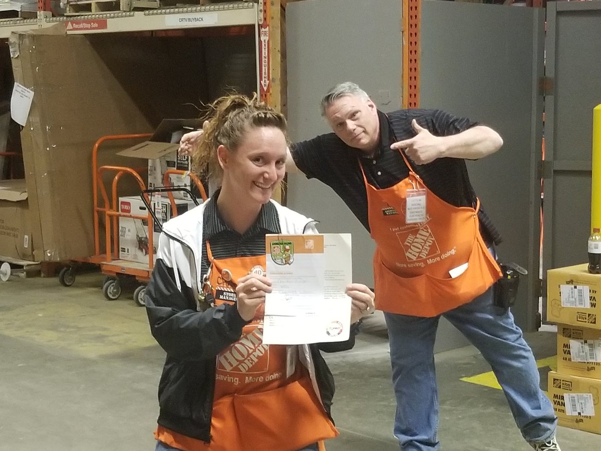 AvranThd's tweet photo. Congrats to @3006Chandra for building strong relationships with our customers #extreme3006 https://t.co/ye5kGFl1NS