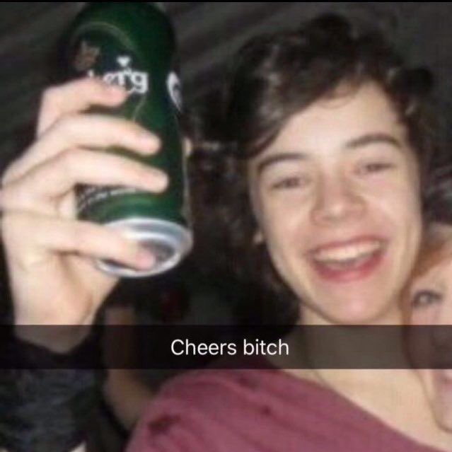 sc91pted's tweet photo. I’ve been listening for almost 4 hours now and I’m refusing to got to the toilet because I don’t wanna miss something #1DOnlineConcertStayAtHome #OneDirection #imhappytho https://t.co/WTa1kqvk2a