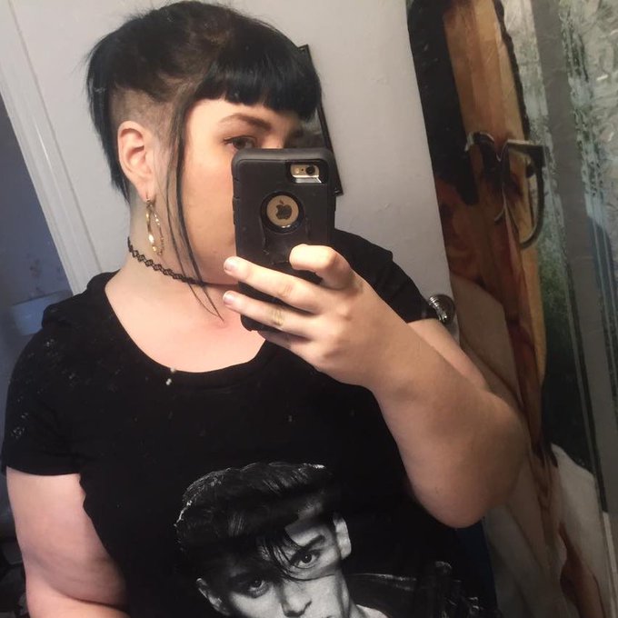 quarantine really has me considering cutting my hair like this again https://t.co/p6izfAKxWN<a href="/tag/bbw"class="tags"><span>#bbw</span></a><a href="/tag/effyourbeautystandards"class="tags"><span>#effyourbeautystandards</span></a>
