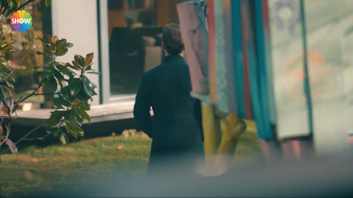 Yamac was shocked he hang up without saying a word,it wasnt what he wanted To hear,he didnt want efsun To be involved,because when he went To see her he was gazing at the sofa,the only place in which he found peace after his father death  #cukur  #EfYam ++