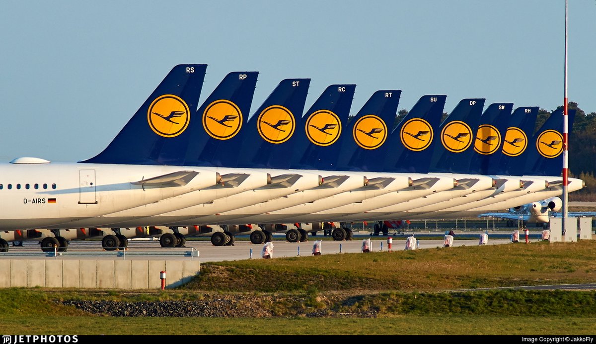 JetPhotos's tweet photo. Aesthetically pleasing, but a sad sight to see as 10 Lufthansa Airbus sit in storage in Berlin. https://t.co/4artoLgahe © JakkoFly https://t.co/CBrulXp1Uy