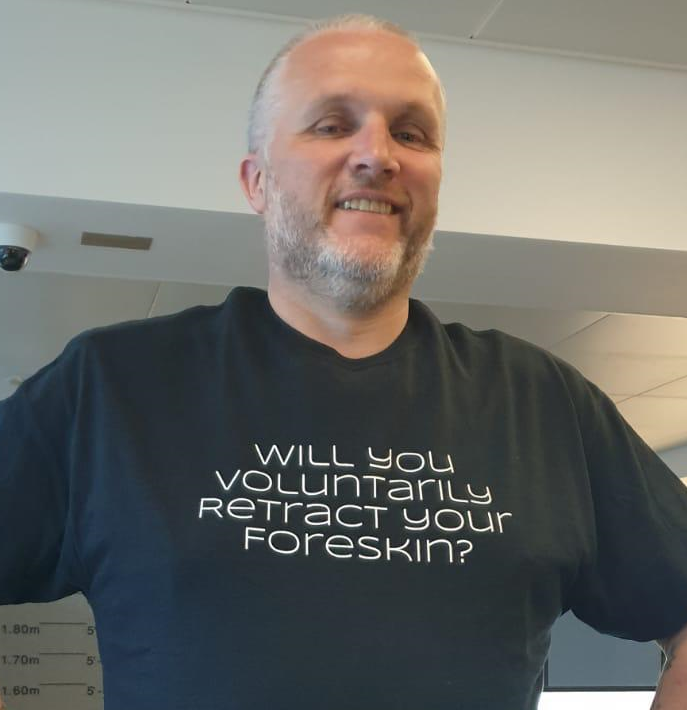 LincsPolice's tweet photo. We interrupt your Twitter scrolling to remind you IT'S ABOUT TO START! #InsidetheForce247 Channel 5, NOW. Of course we had to #GetTheTShirt If this tweet makes no sense, you will just have to watch the show... https://t.co/nU0WR7WpI2