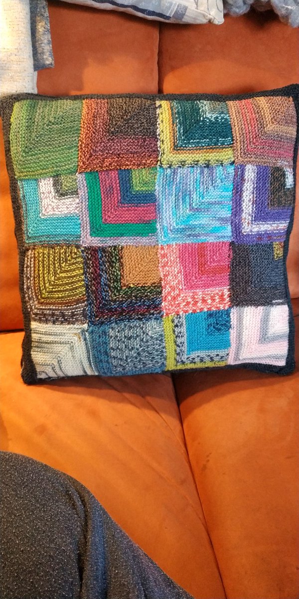 Loraene11's tweet photo. Kissen inspiriert von Frau Schulzdecke und Puppe nach einer Fremdanleitung. Leider hab ich die Notiz verlegt in der stand von wem die Anleitung war 🙄

#Handarbeit #handmade #häkeln #crochet #freizeit #fun https://t.co/UsVeTTICpG